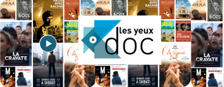 mur d'affiches de film avec logo des yeux doc en bleu et blanc au premier plan