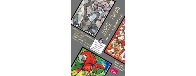 Affiche grise et rouge représentant des illustrations de chat et de perroquet façon vitrail