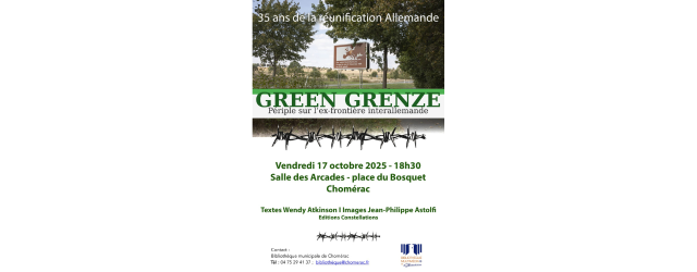 photo d'un panneau en allemand dans un paysage rural sur fond blanc et vert et éléments d'informations présents dans l'annonce