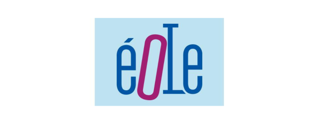 logo de l'association Eole en bleu et rouge sur fond bleu représentant le mot Eole